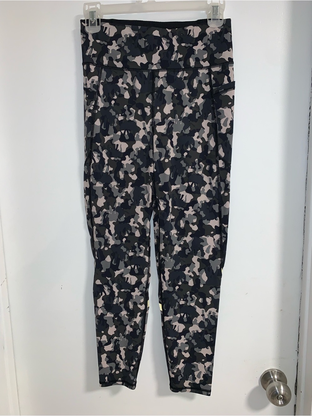 Sweaty Betty Zero Gravity Leopard 7/8 Leggings Size S barely worn. Excellent con